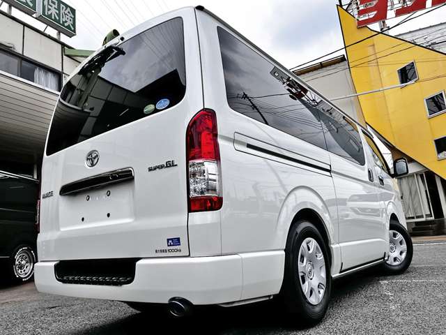 Toyota Hiace Van 5