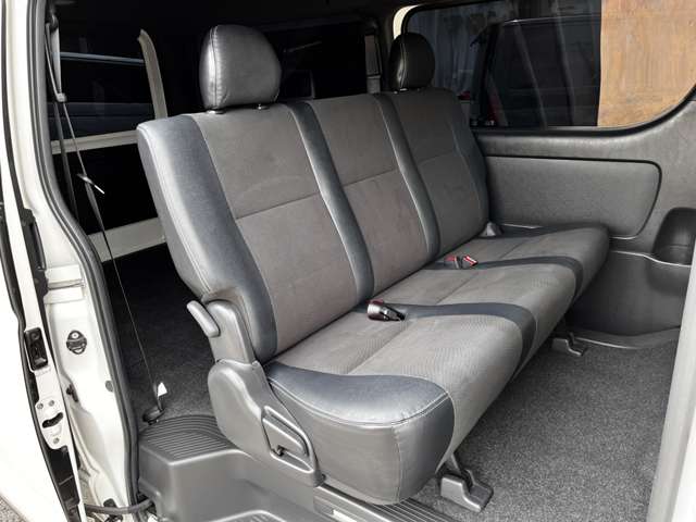 Toyota Hiace Van 9
