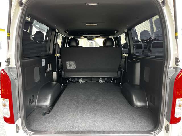 Toyota Hiace Van 10