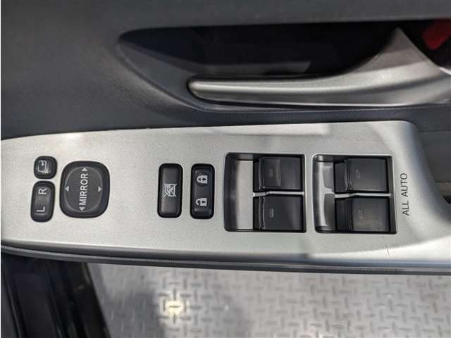 Toyota Prius α 11