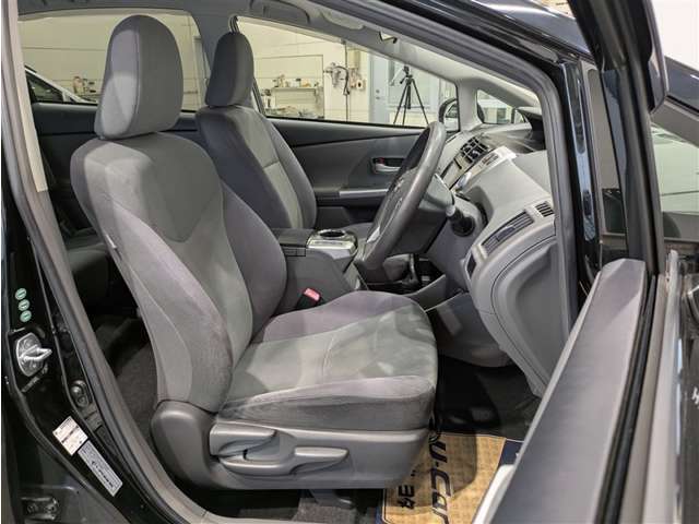 Toyota Prius α 12