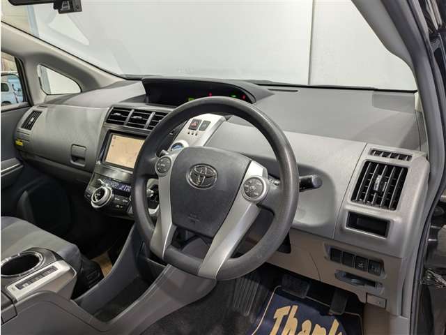 Toyota Prius α 4