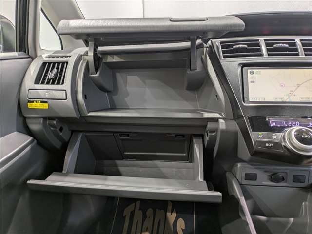 Toyota Prius α 9