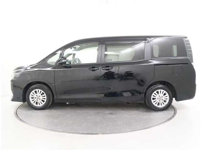 Toyota Voxy 3