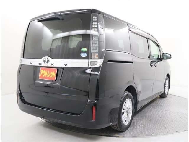Toyota Voxy 4