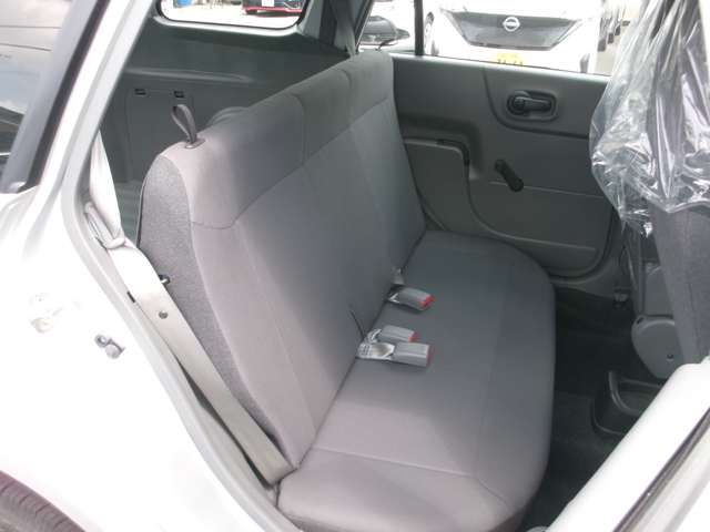 Nissan AD 11