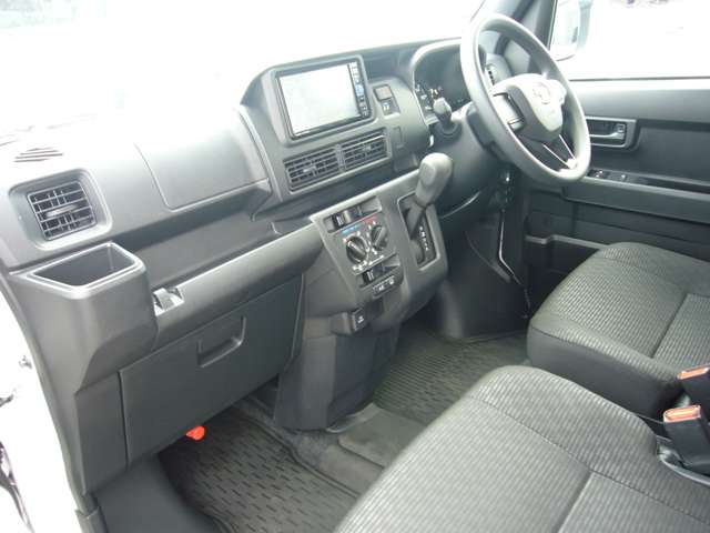 Daihatsu Hijet Cargo 3