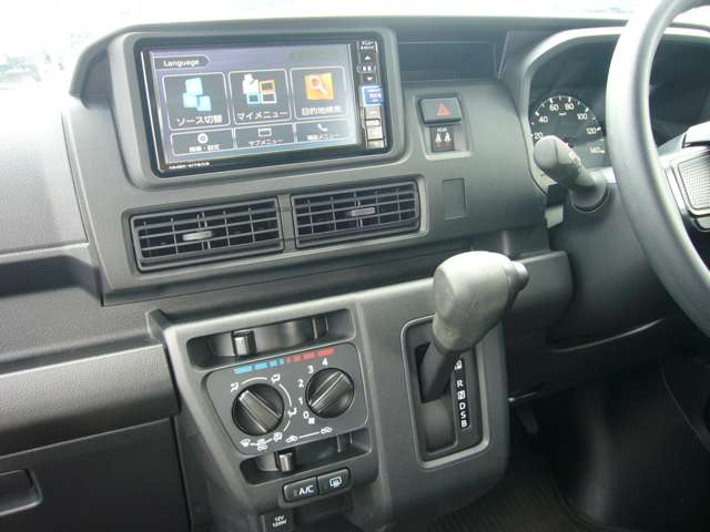 Daihatsu Hijet Cargo 4