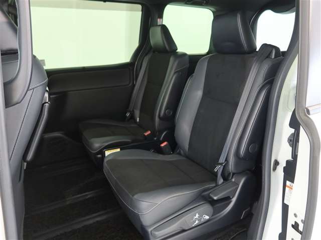 Toyota Noah 12