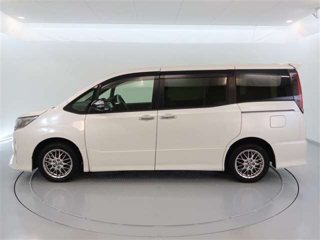 Toyota Noah 3