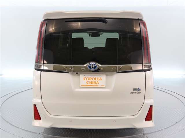 Toyota Noah 4