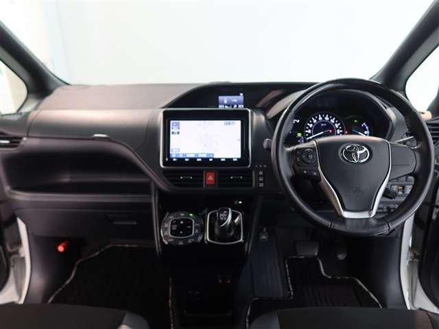 Toyota Noah 8
