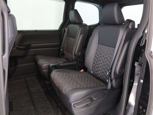 Toyota Voxy 12