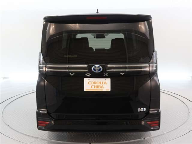 Toyota Voxy 4