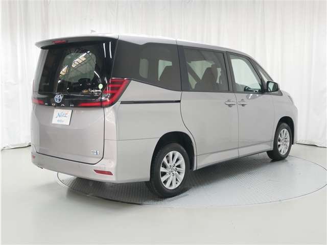 Toyota Noah 3