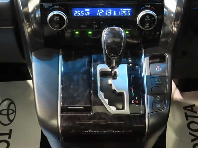 Toyota Vellfire 11