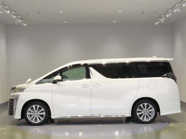 Toyota Vellfire 2