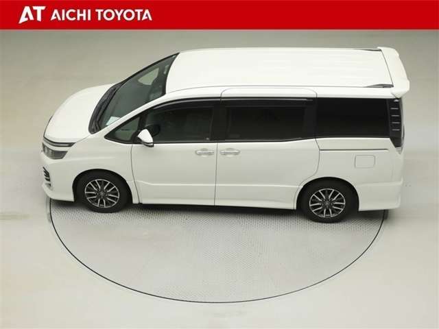 Toyota Voxy 11