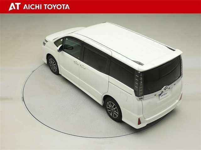 Toyota Voxy 12