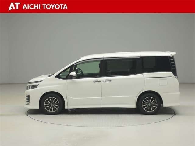 Toyota Voxy 3