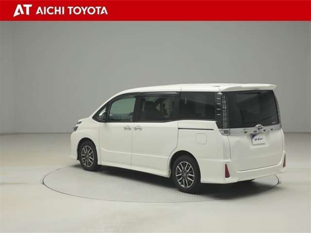Toyota Voxy 4