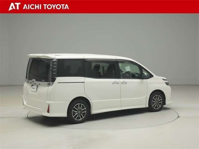 Toyota Voxy 6