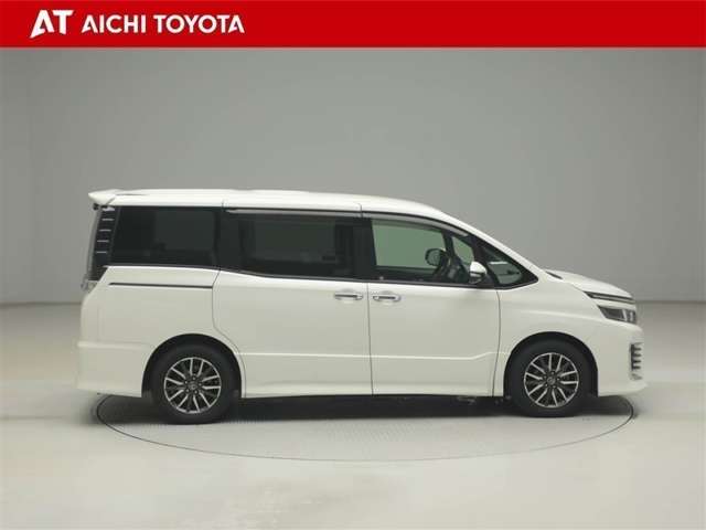 Toyota Voxy 7