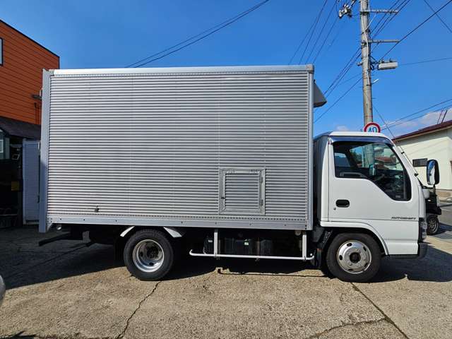 Isuzu Elf 4