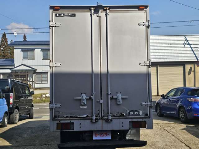 Isuzu Elf 6