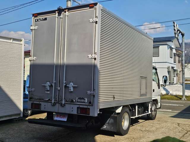 Isuzu Elf 7