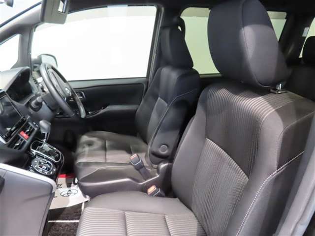 Toyota Voxy 12