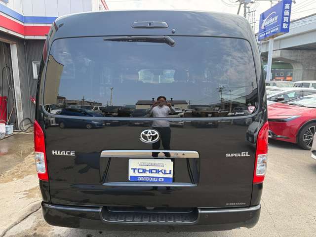 Toyota Hiace Van 5