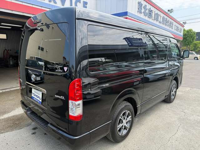 Toyota Hiace Van 6