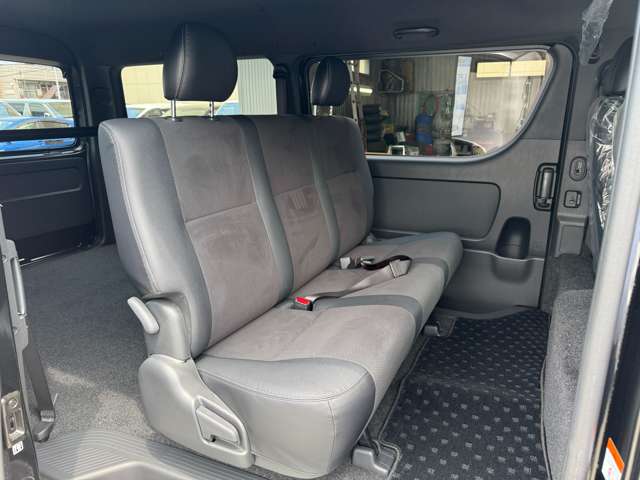 Toyota Hiace Van 8