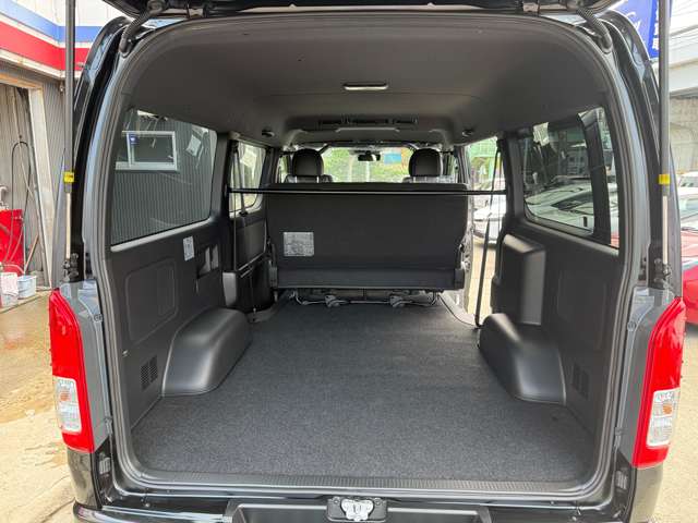 Toyota Hiace Van 9