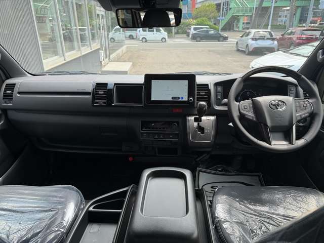 Toyota Hiace Van 10