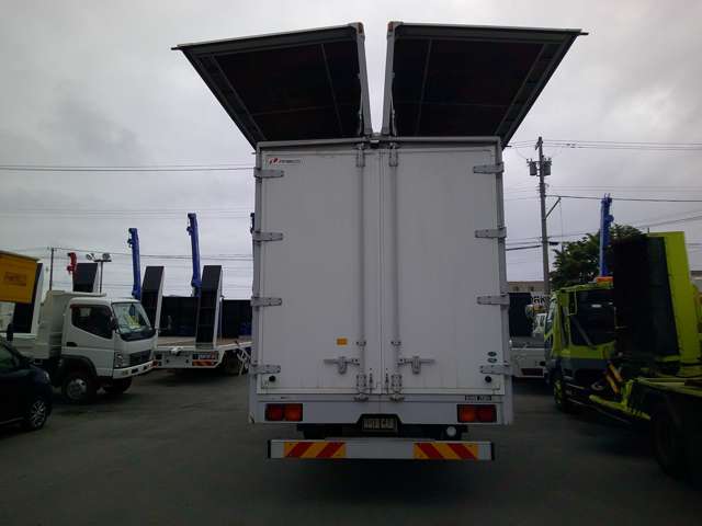 Mitsubishi Fuso Fighter 6