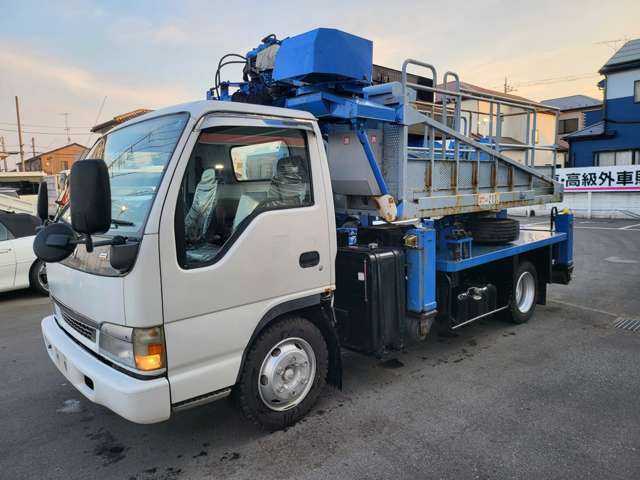 Isuzu Elf 8