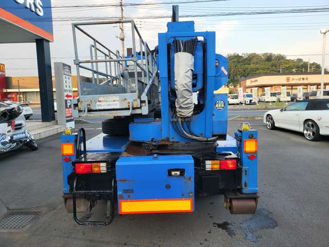 Isuzu Elf 10