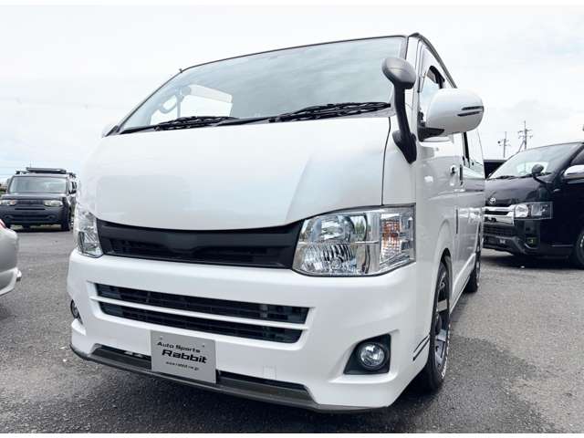 Toyota Hiace Van 11