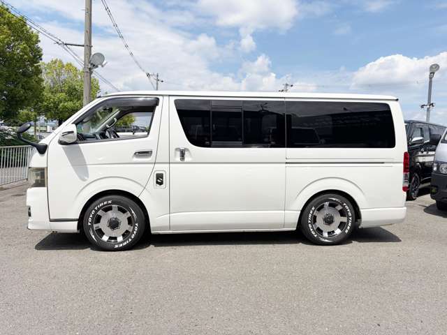 Toyota Hiace Van 12
