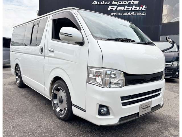 Toyota Hiace Van 4