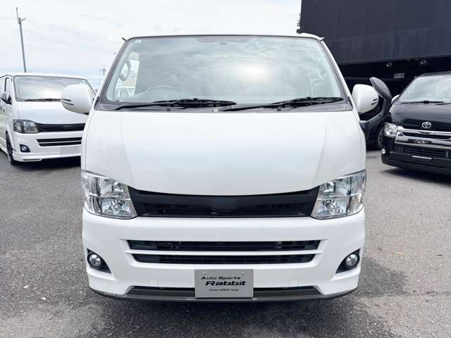 Toyota Hiace Van 5
