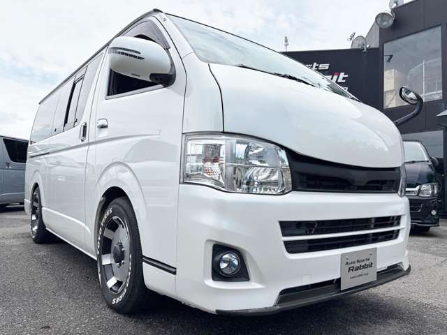 Toyota Hiace Van 7