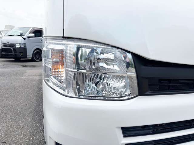 Toyota Hiace Van 9