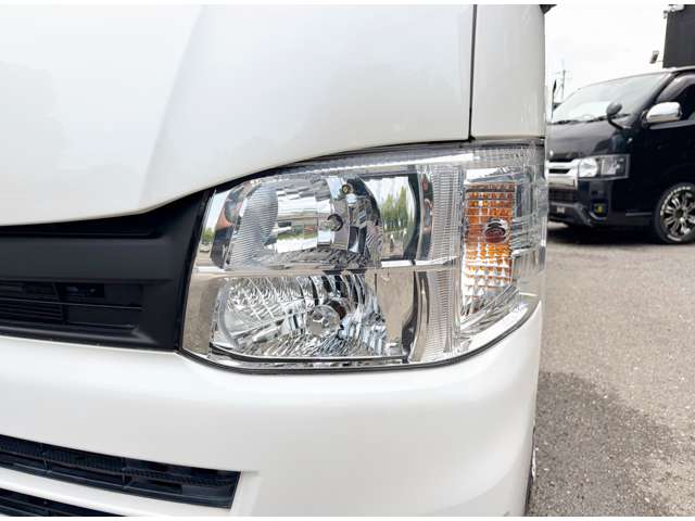 Toyota Hiace Van 10