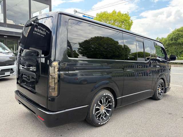 Toyota Hiace Van 11