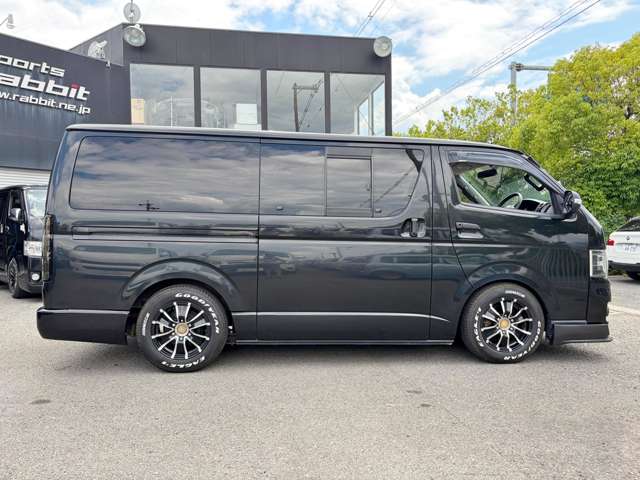 Toyota Hiace Van 12