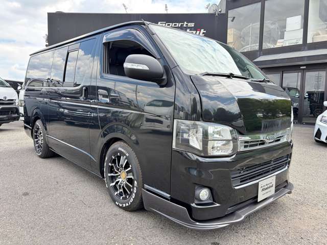 Toyota Hiace Van 4