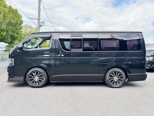 Toyota Hiace Van 8